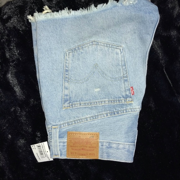Levi’s 501 Distressed Shorts - Picture 8 of 9